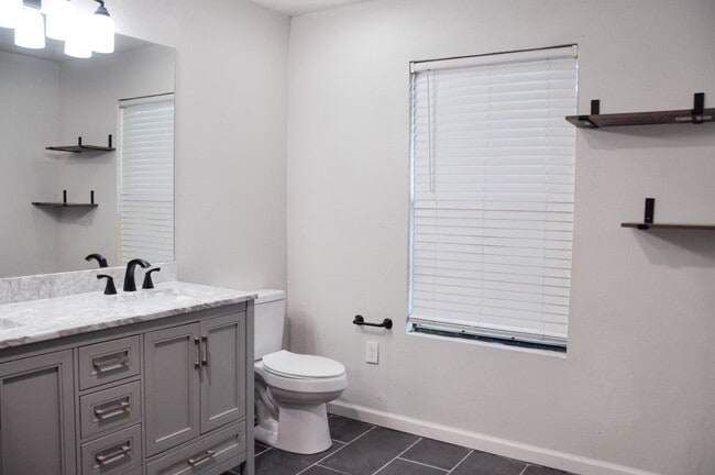 Building Photo - 114 Yates St