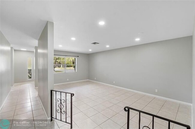 Building Photo - 3843 NW 81st Terrace