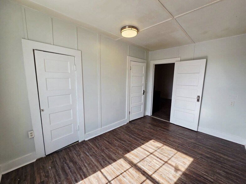 Building Photo - 1002 Runnels St