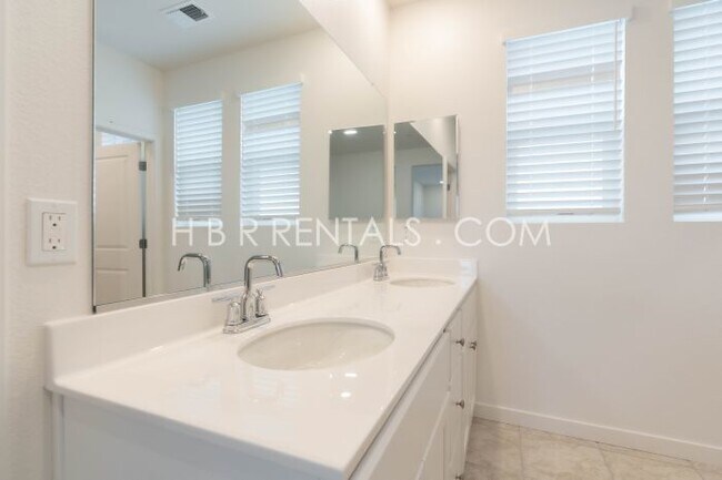 Building Photo - Charming 4-Bed, 3-Bath Home in Lathrop’s T...