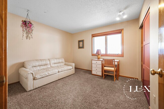 Building Photo - 2504 Sheffield Cir N