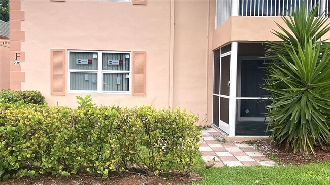 Building Photo - 770 SE 2nd Ave