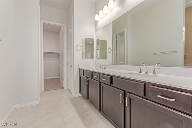 Building Photo - 298 Nine Mile Creek Dr