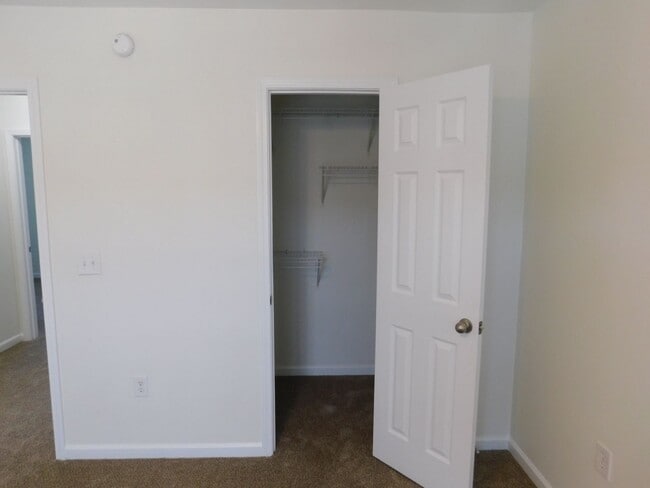 Building Photo - Townhouse Located Conveniently Near Base