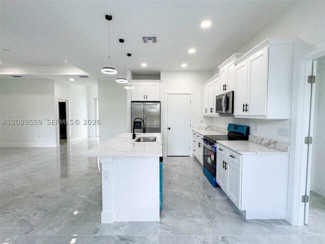 Building Photo - 852 Belden Ave