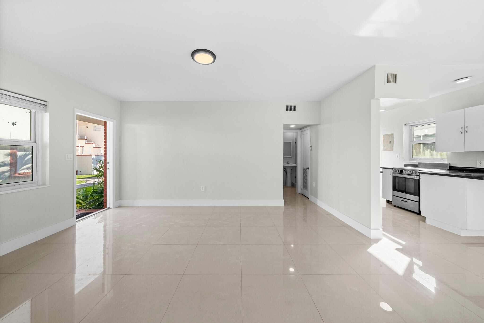 Building Photo - 1203 Marseille Dr