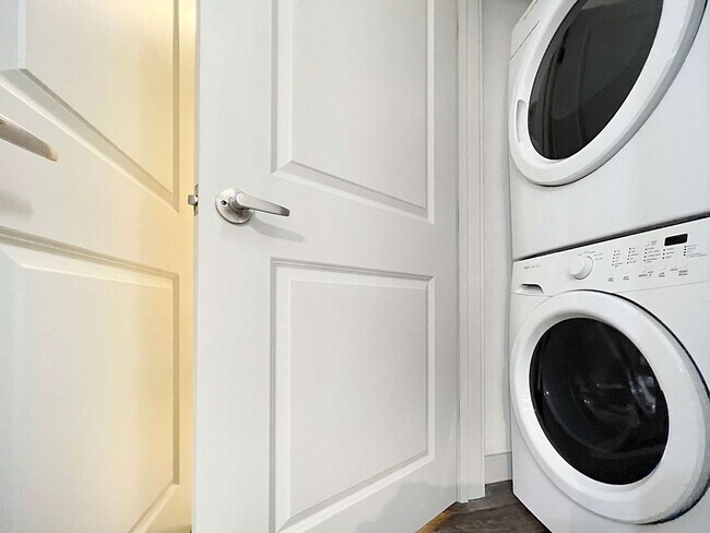 Building Photo - 2615 N Grady Ave