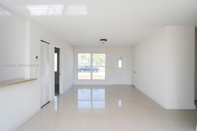 Building Photo - 3110 SW 33rd Ave