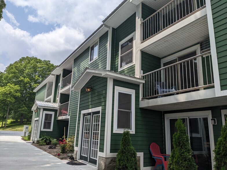 Building Photo - Village Green Apartments