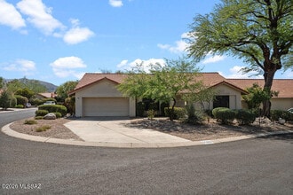 Building Photo - 5580 N Vía Umbrosa