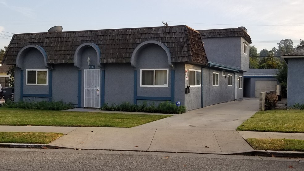 Duplex - 1344 E Windsor Rd