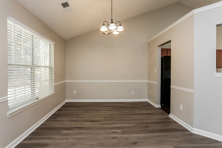 Building Photo - 2350 Larpent Ct