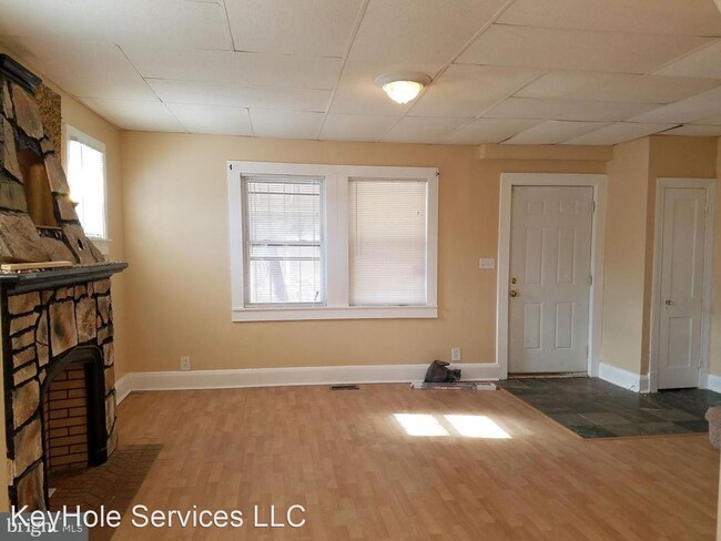 Building Photo - 3 br, 1 bath House - 1 N. Ellamont Street