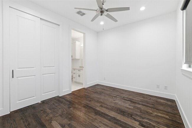 Building Photo - 3008 Zenia Dr