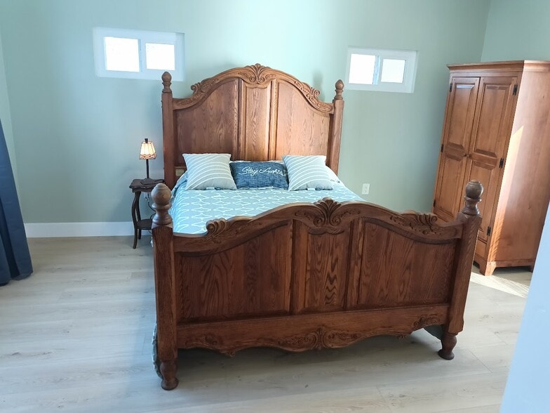 Comfortable Queen Bed - 1620 1/4 York Dr