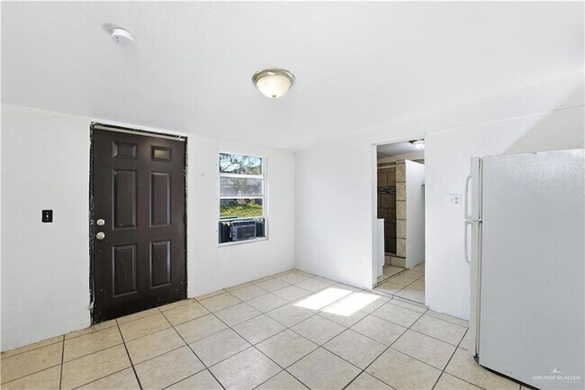 Building Photo - 8516 Hendrix Ave