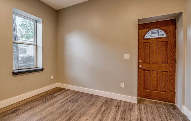 Building Photo - 122 N Evaline St