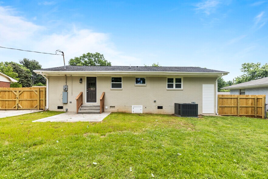Building Photo - 4307 Colebrook Rd