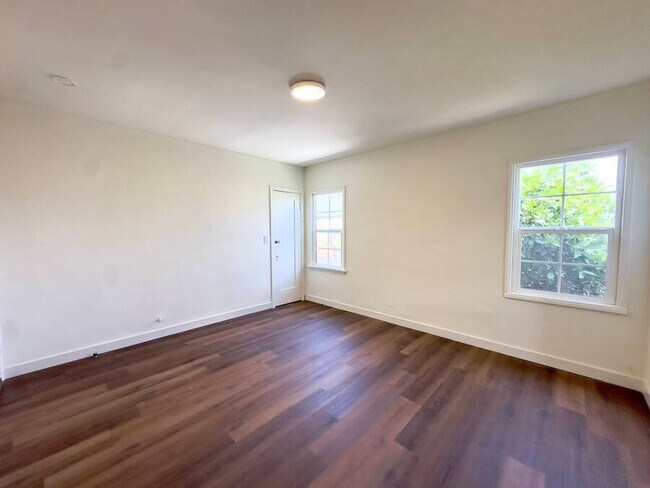 Building Photo - 5371 Louis Pl