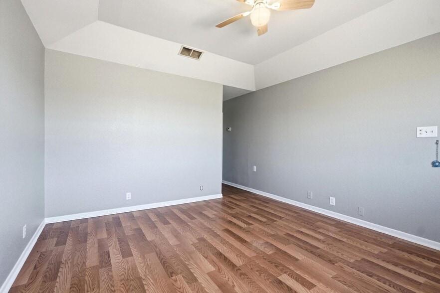 Building Photo - 2333 N Danville Dr