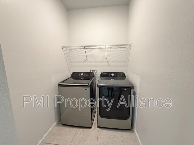 Building Photo - 2021 Hemingway Cir