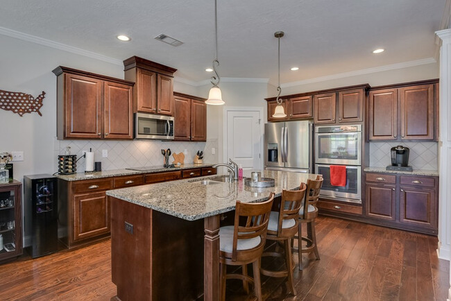 Building Photo - 4042 Ellington Dr
