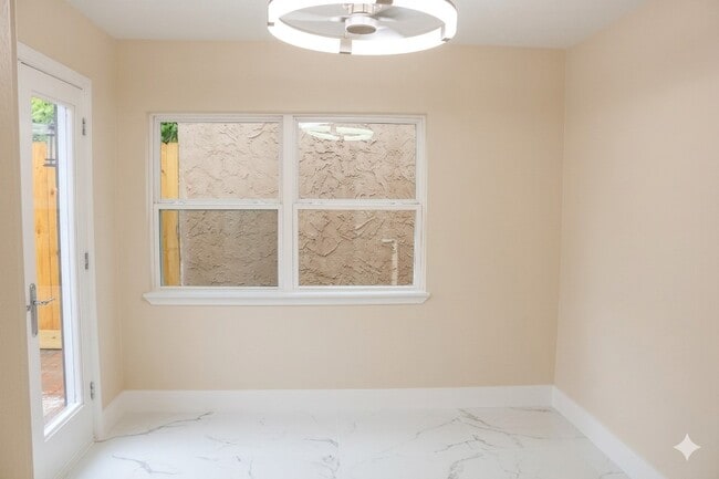 Building Photo - 10323 Bridgeland Ln