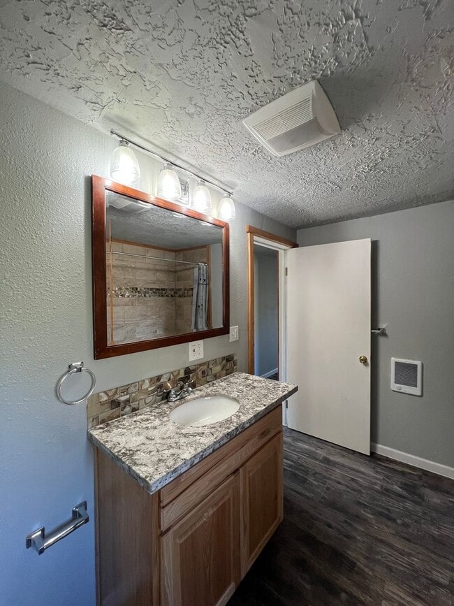 Building Photo - Peaceful Country Home with Patio & Detached Garage