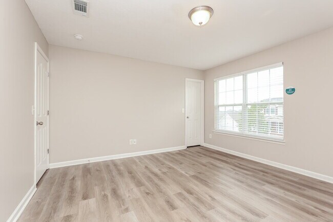 Building Photo - 329 Sarna Dr