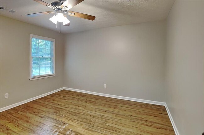 Building Photo - 1302 Milstead Trace NE