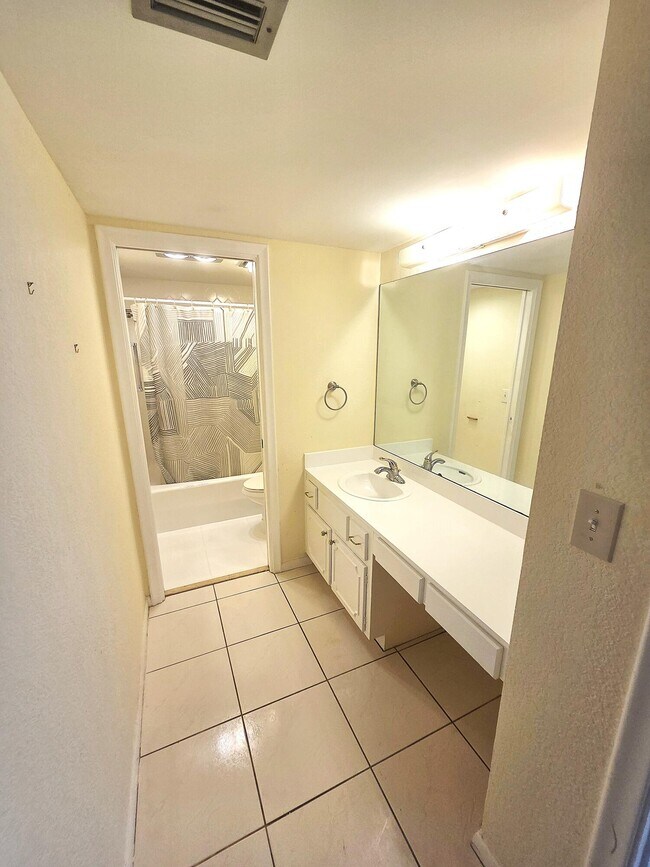 Building Photo - 1731 Presidential Way