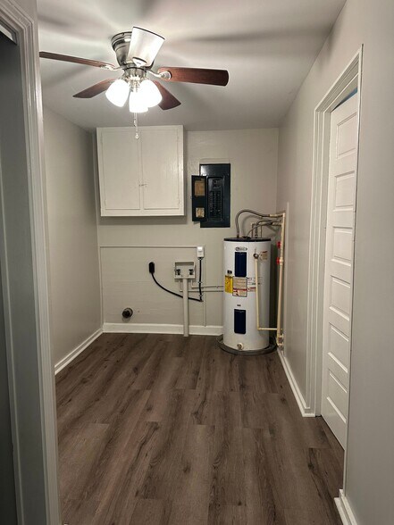 Building Photo - 615 Cassville Rd SE