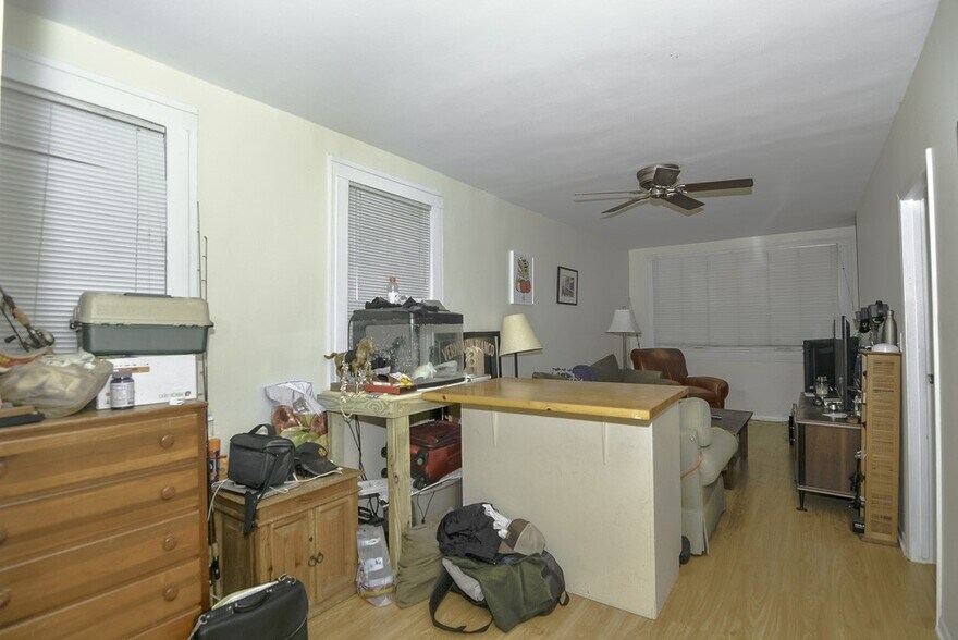 Building Photo - 1436 W Belmont Ave