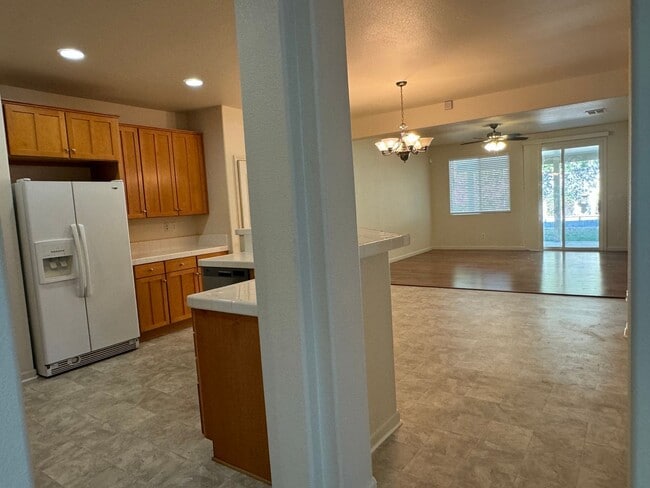 Building Photo - Available 9/1 Single level home in Lincoln...