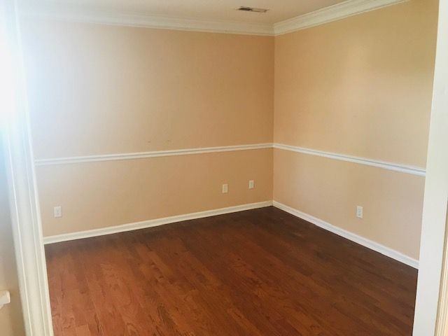 Building Photo - Lovely home in St James Estates