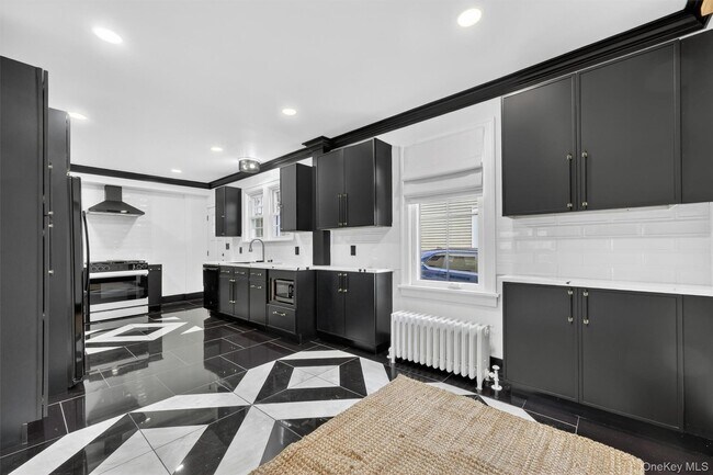Building Photo - 32 Dutchess Terrace