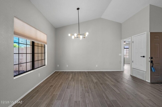 Building Photo - 321 E Fieldcrest Ln