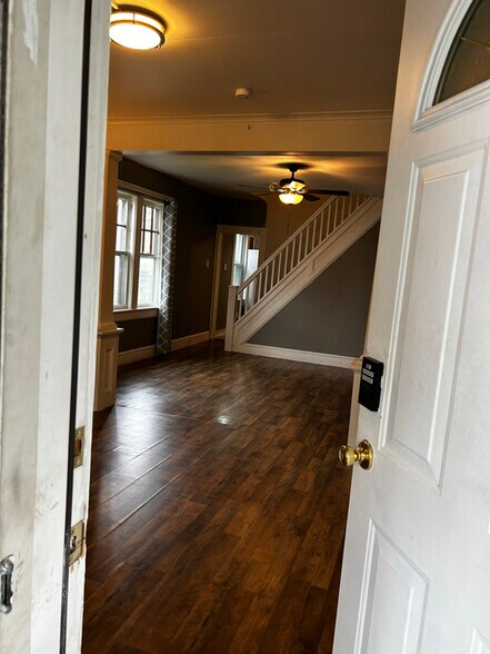 Building Photo - 1518 Meylert Ave