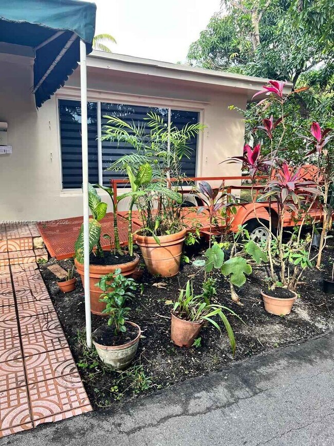 Building Photo - Southwest 97th Avenue, Miami, FL 33165 - 3 BR 2 BA single-family home