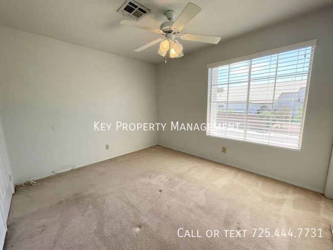 Building Photo - SPACIOUS 4 BED, 2.5 BATH, 2 STORY HOME LOC...