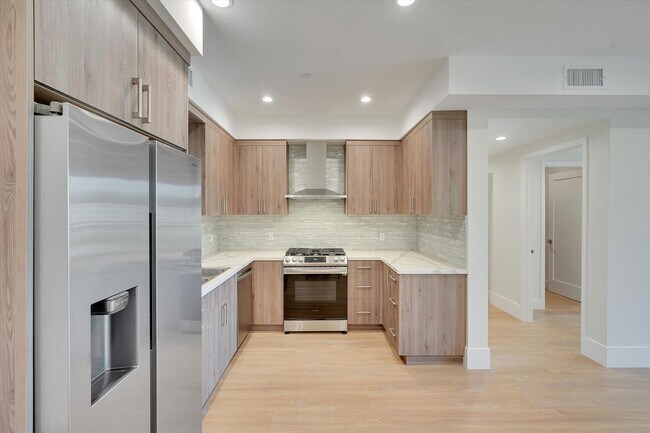 Building Photo - Riverside 4 Lease