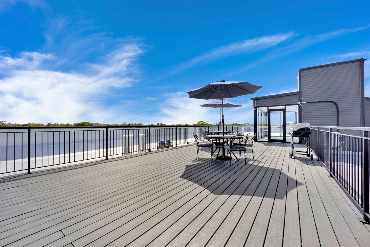 Building Photo - 4350 W Lawrence Ave