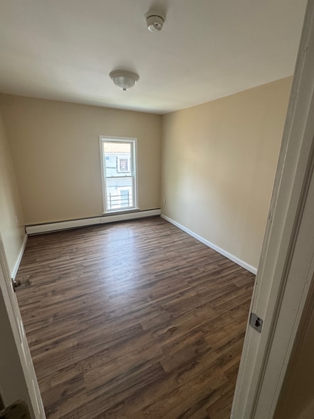 Building Photo - 39 Silver St