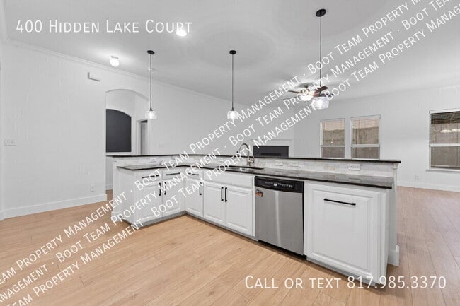 Building Photo - 400 Hidden Lake Ct