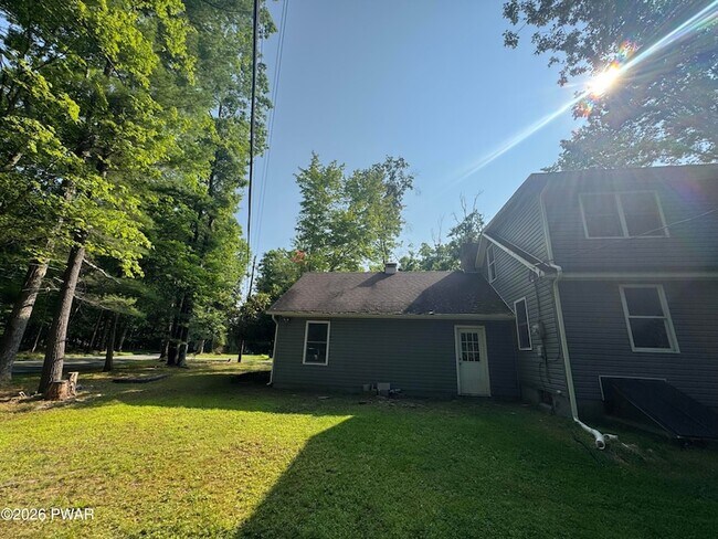 Building Photo - 6 Oak Dr