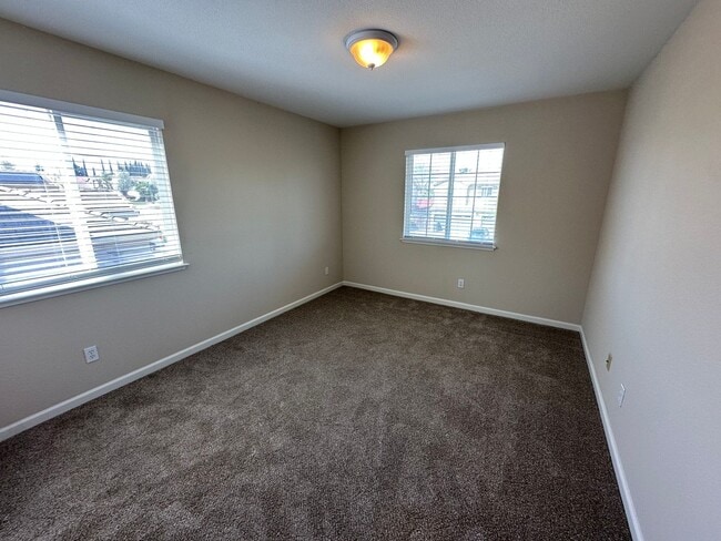 Building Photo - Gorgeous 6 Bedroom, 3 Bath Antioch Home