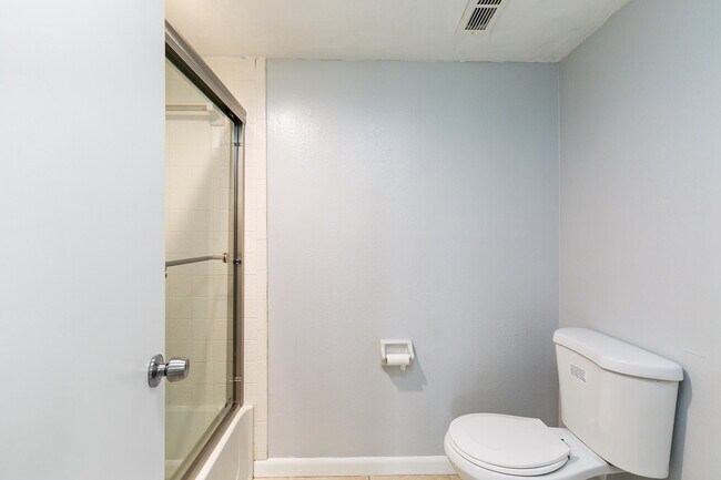 Building Photo - 1530 SE Royal Green Cir