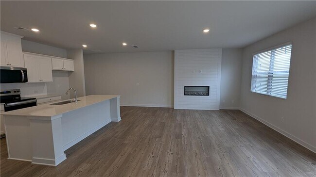 Building Photo - 1726 Harper Lily Ln