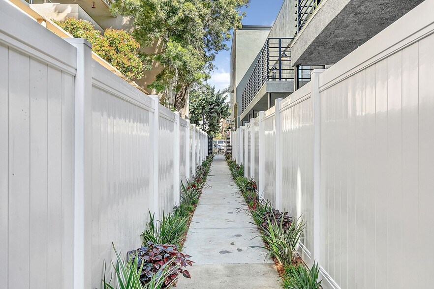 Building Photo - 914 7th Street