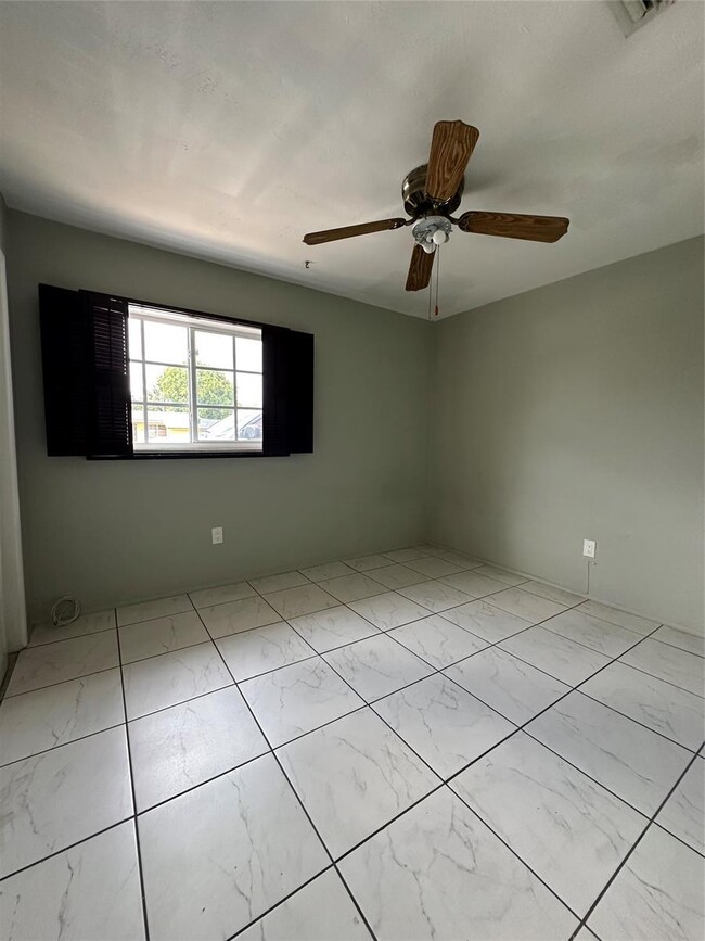 Building Photo - 3 bedroom in Miami Gardens FL 33056